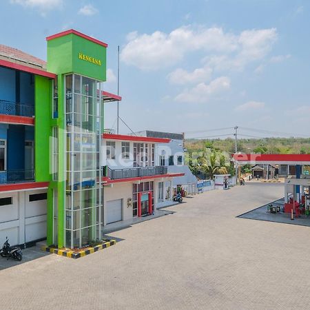 Grand Kencana Guesthouse Syariah Near Wisata Bahari Lamongan Paciran Esterno foto