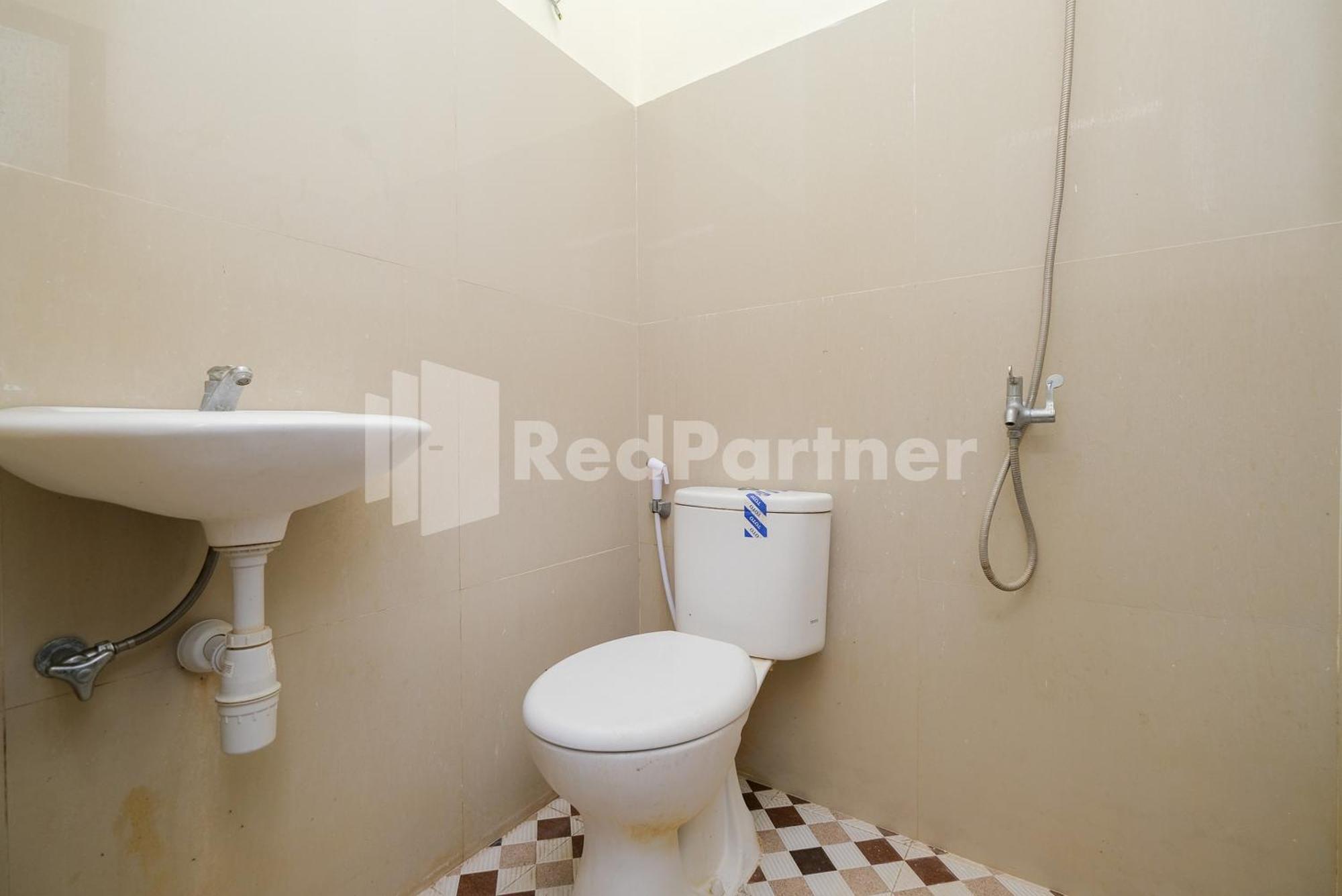Grand Kencana Guesthouse Syariah Near Wisata Bahari Lamongan Paciran Esterno foto