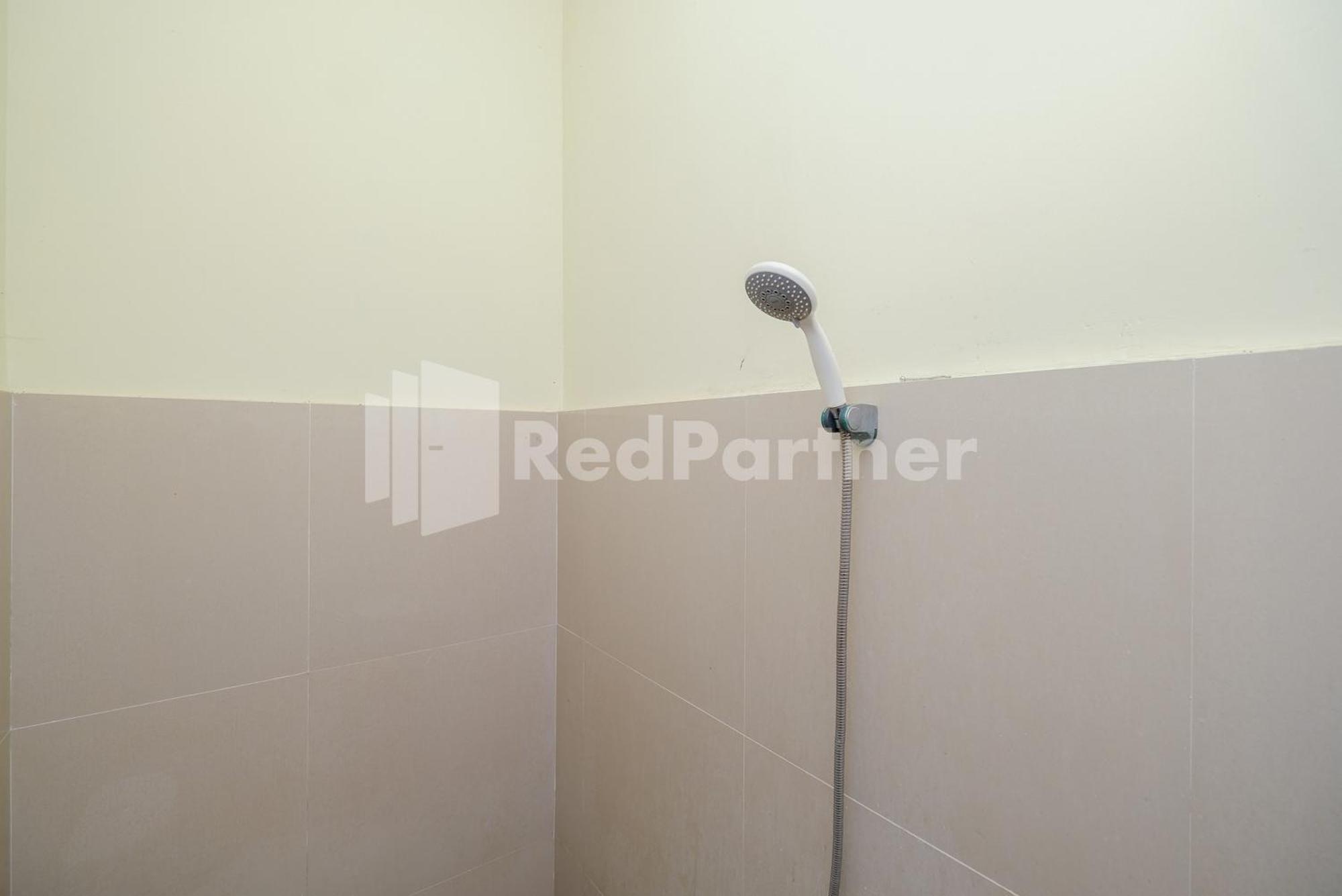 Grand Kencana Guesthouse Syariah Near Wisata Bahari Lamongan Paciran Esterno foto