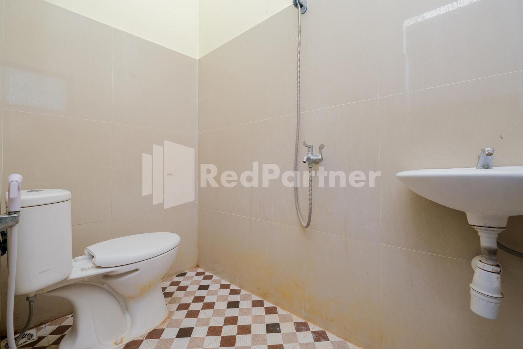 Grand Kencana Guesthouse Syariah Near Wisata Bahari Lamongan Paciran Esterno foto