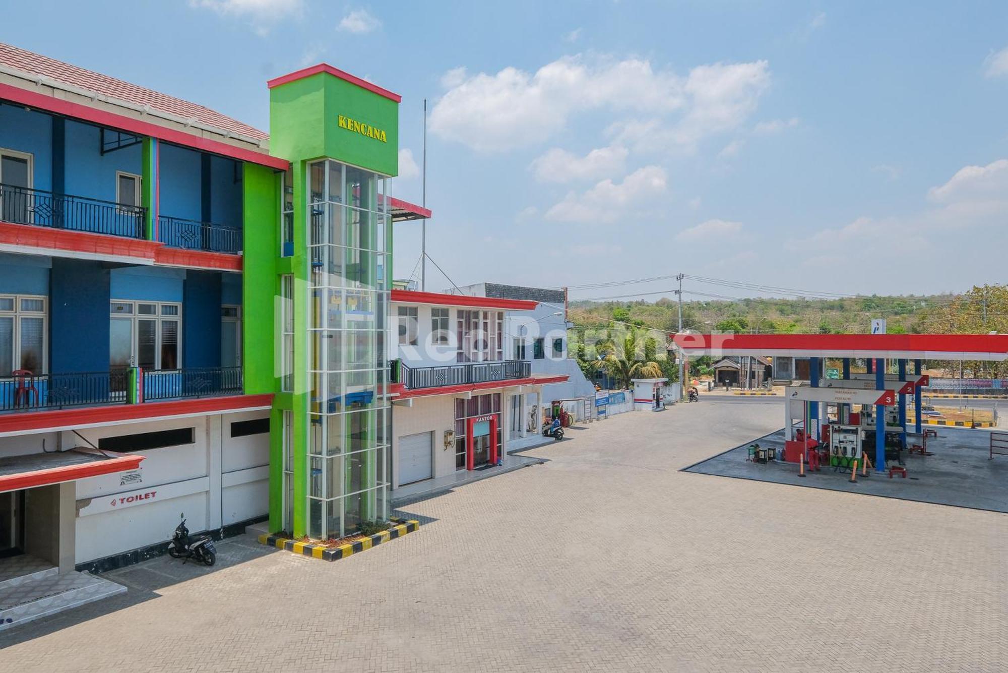 Grand Kencana Guesthouse Syariah Near Wisata Bahari Lamongan Paciran Esterno foto