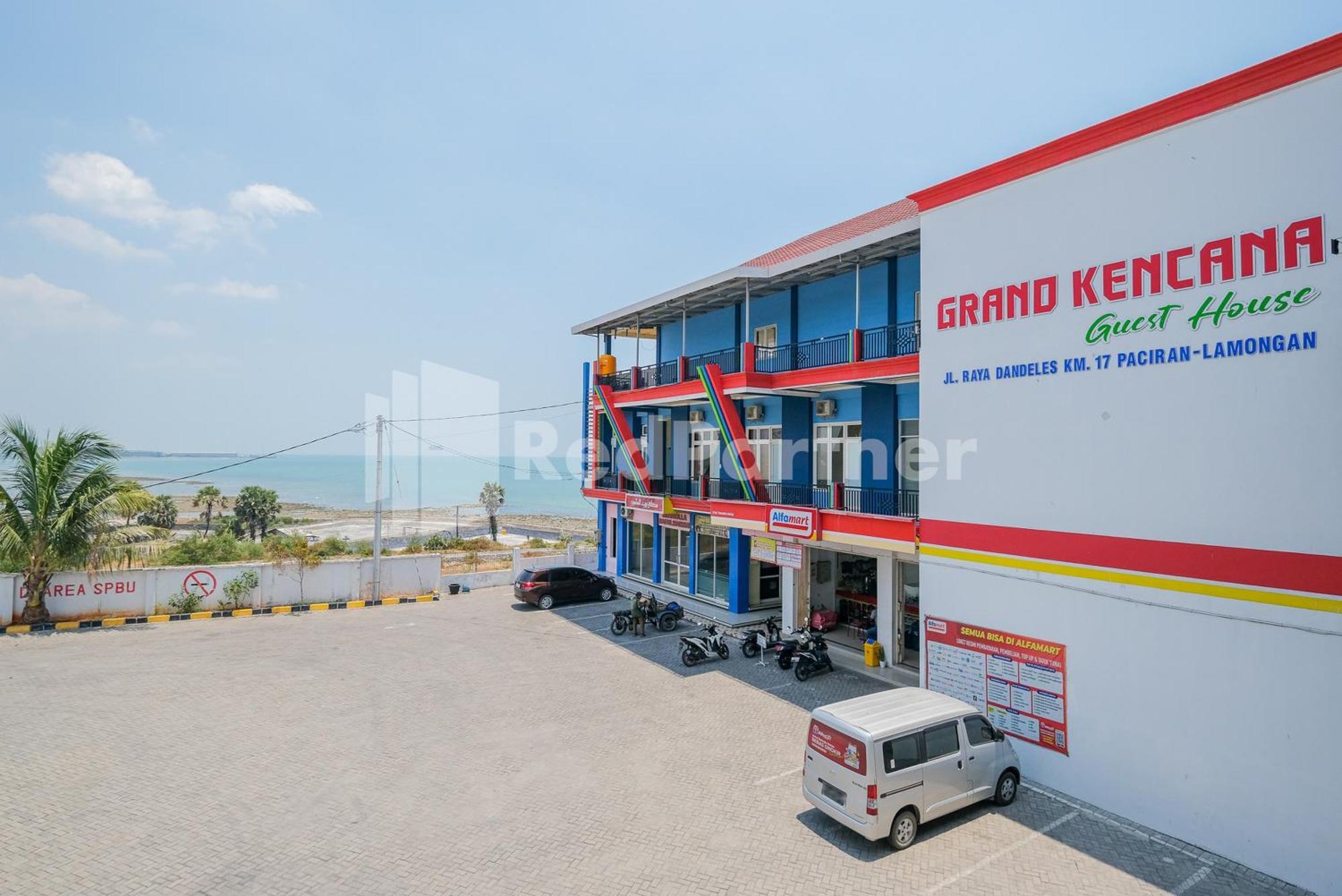 Grand Kencana Guesthouse Syariah Near Wisata Bahari Lamongan Paciran Esterno foto