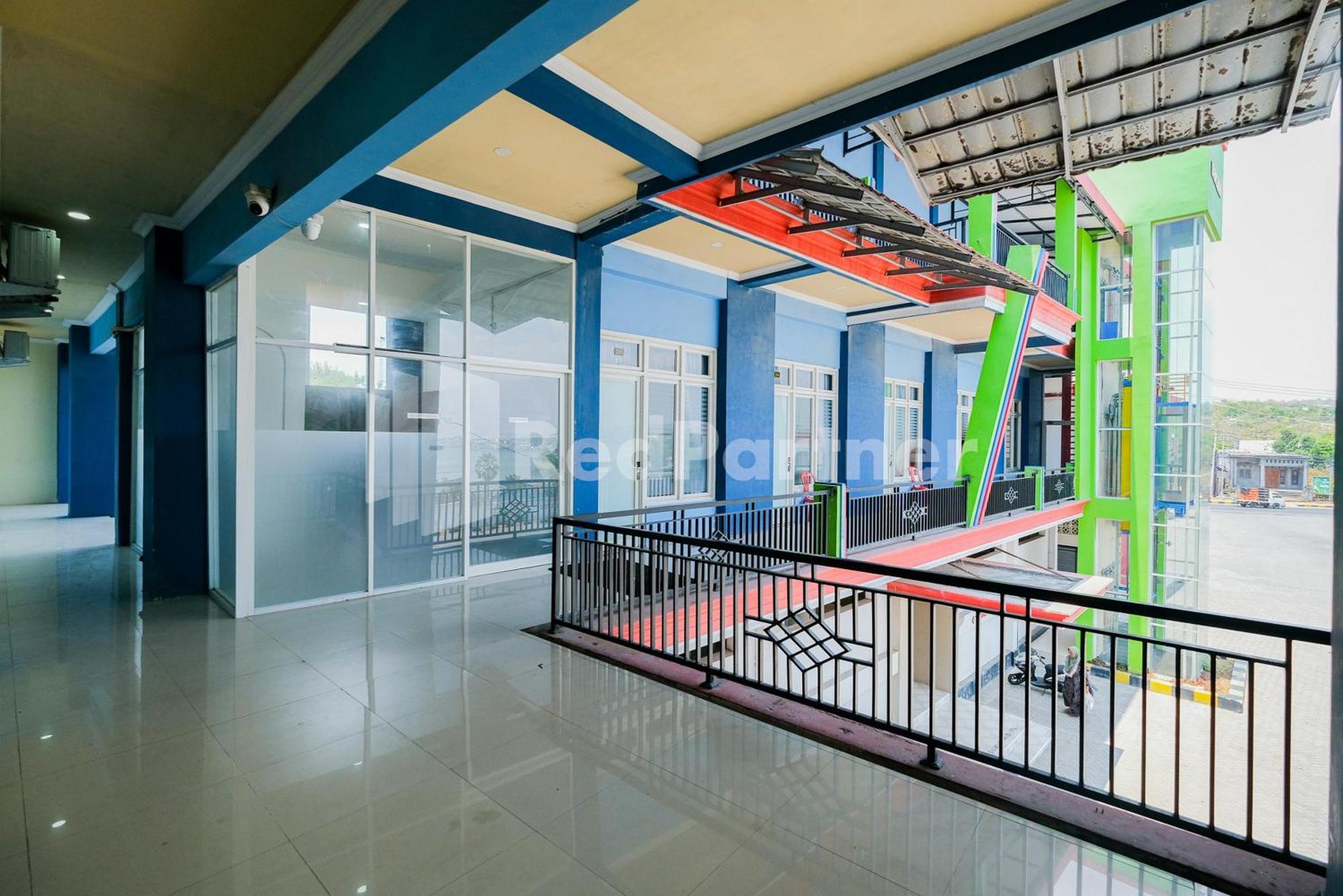 Grand Kencana Guesthouse Syariah Near Wisata Bahari Lamongan Paciran Esterno foto