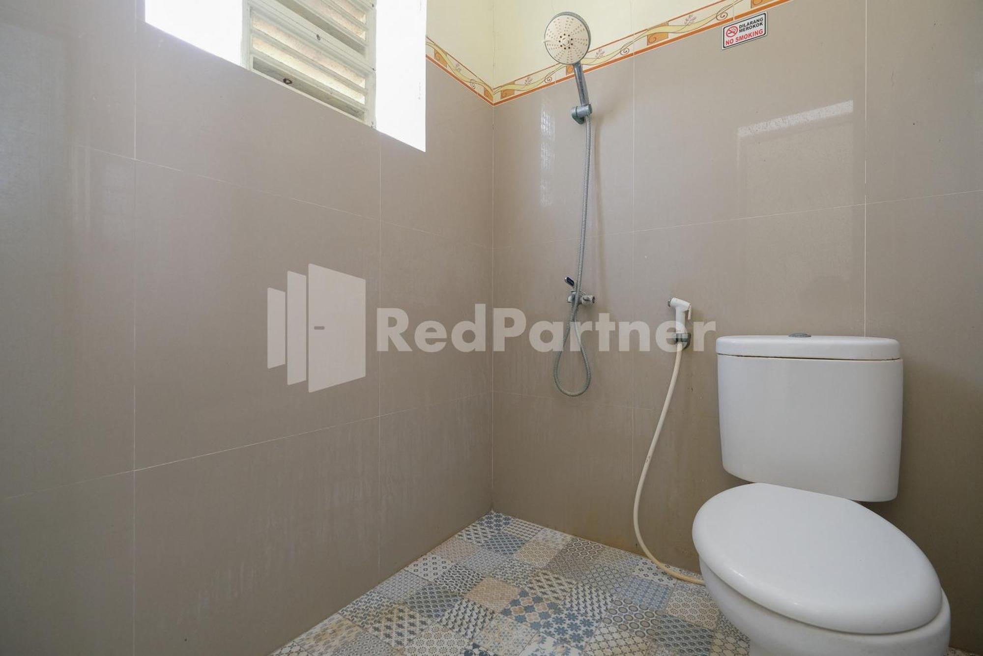 Grand Kencana Guesthouse Syariah Near Wisata Bahari Lamongan Paciran Esterno foto